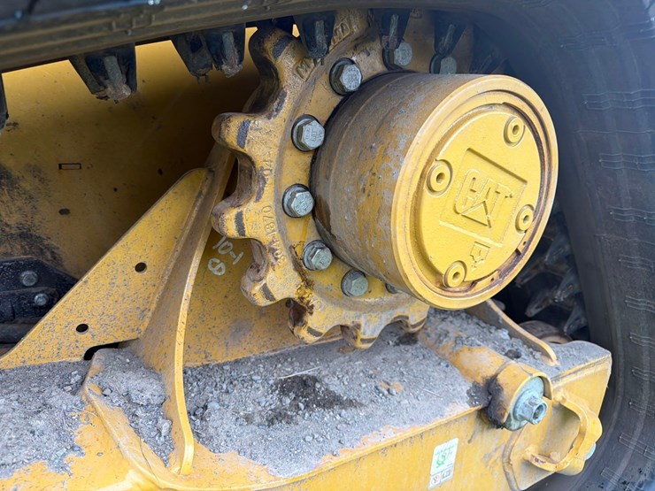 2026-caterpillar-255-image-10