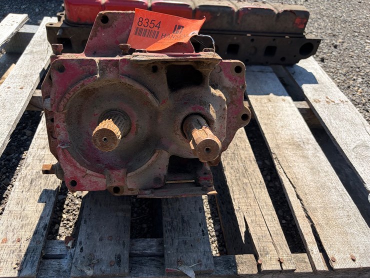 #8354-•-international-dual-pto-and-cylinder-head-image-2