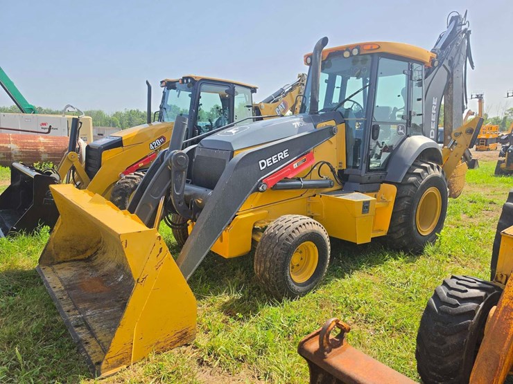 2021-deere-710l-image-1