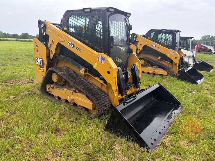 2026-caterpillar-255-image-4