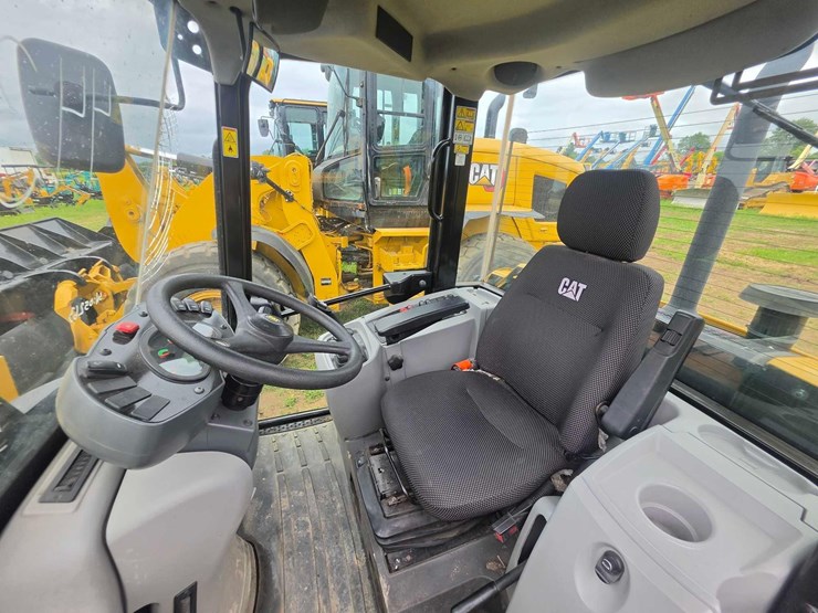 2022-caterpillar-906m-image-17