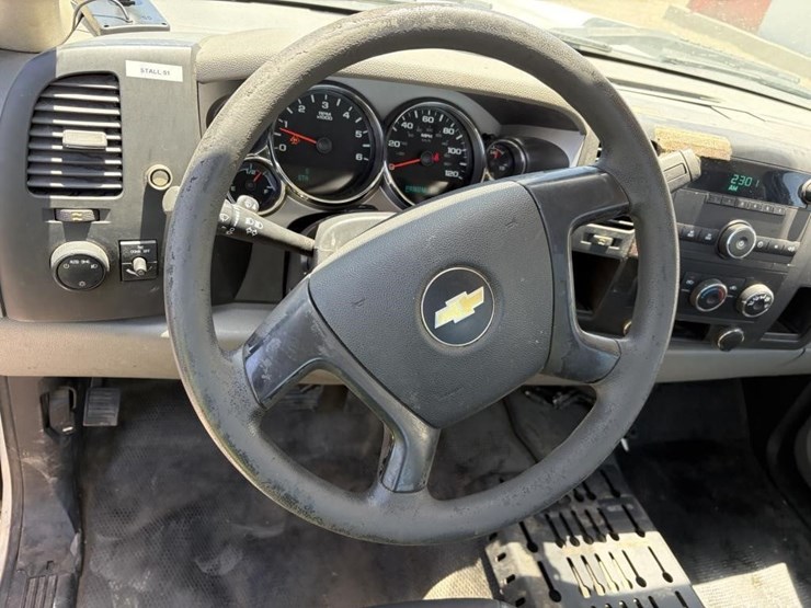 2011-chevrolet-silverado-2500-image-12