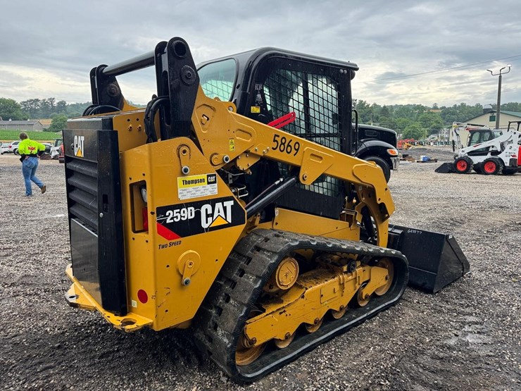 2015-caterpillar-259d-image-6