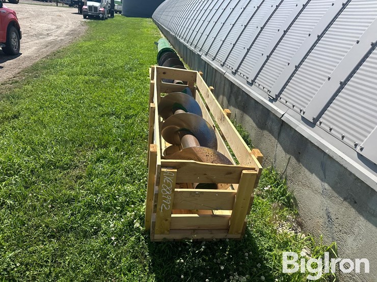 john-deere-x9-combine-unloading-auger-image-4