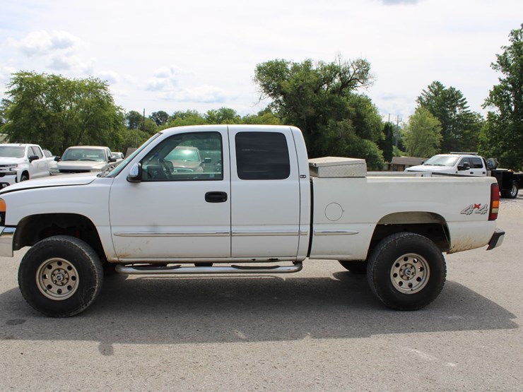 2001-gmc-sierra-1500-image-3