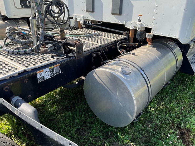 2021-kenworth-t880-image-5