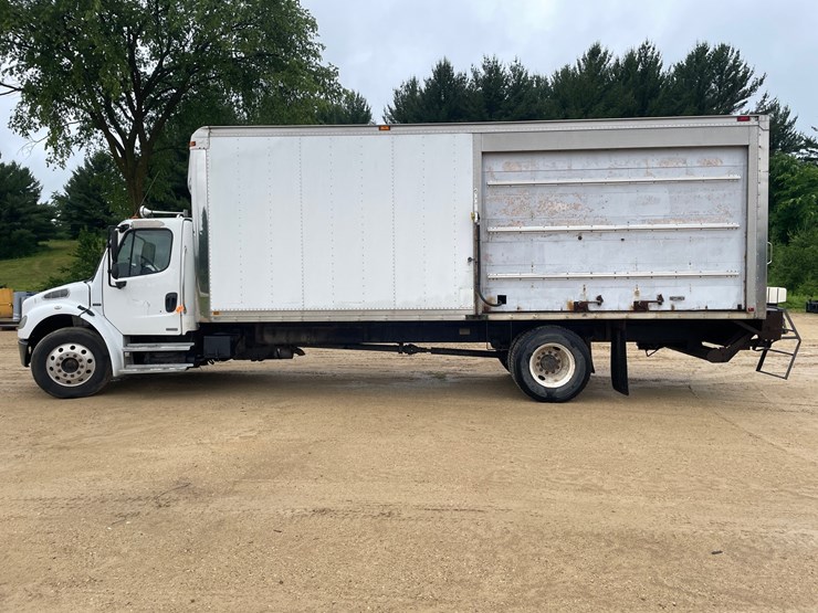 #100-•-2005-freightliner-corp-business-class-m2-straight-truck-(has-wi-title)-image-8