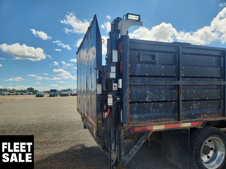 2021-ford-f550-image-9