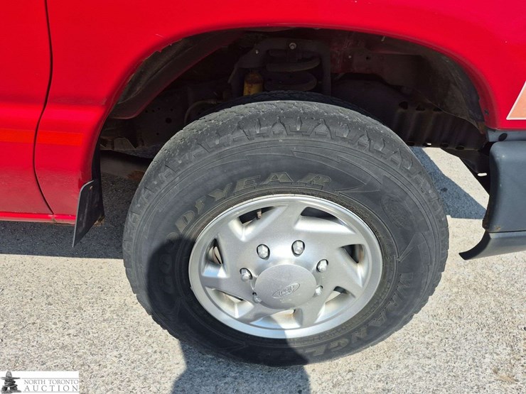 2012-ford-cargo-image-25