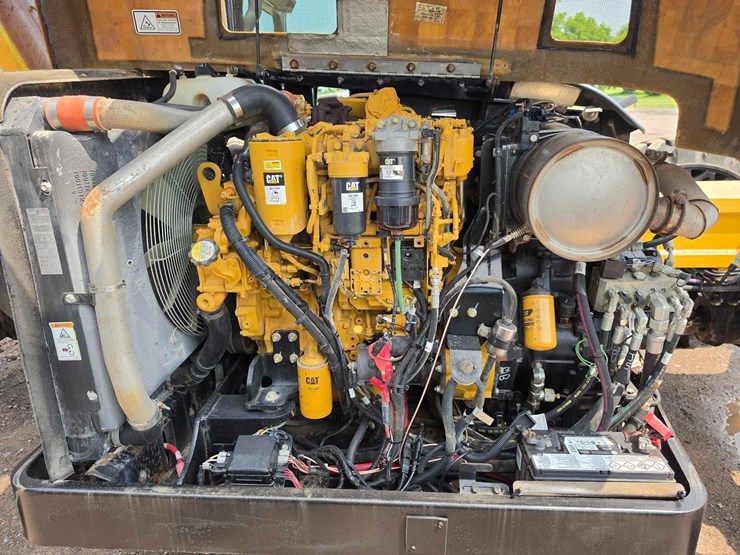 caterpillar-tl1055-image-9