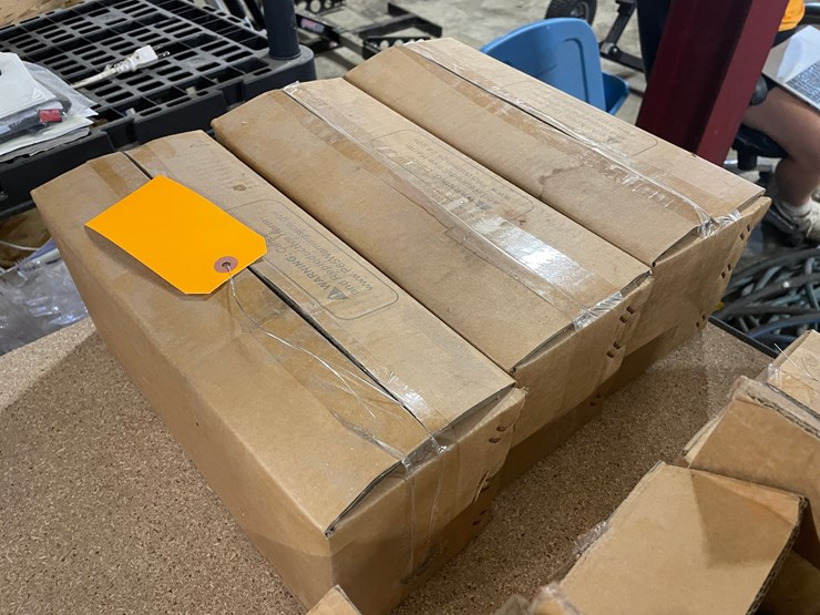 #8762-•-(3)-boxes-of-srw-landscape-staples-image-1