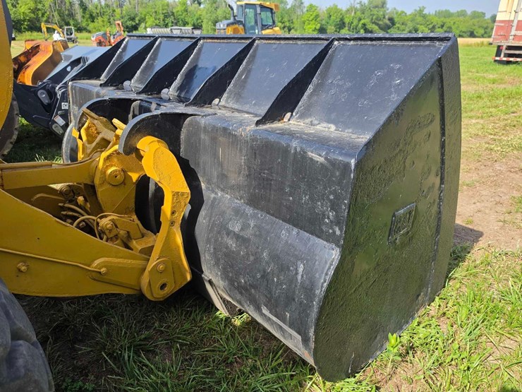 caterpillar-938m-image-11
