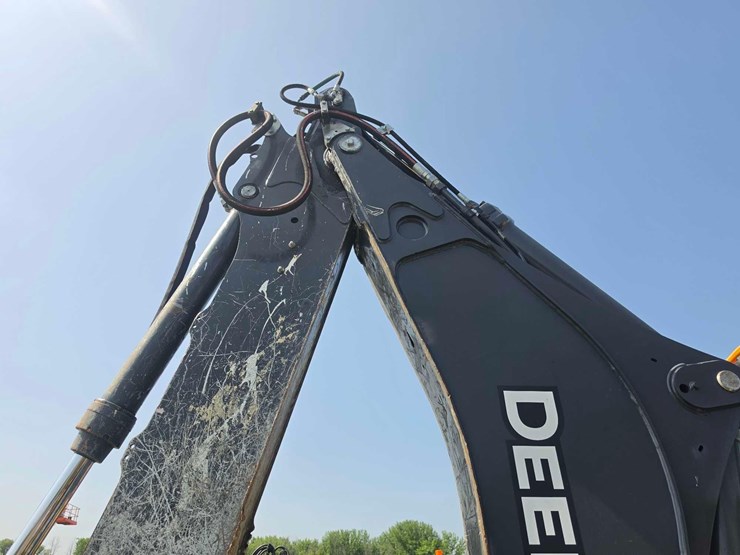 2021-deere-710l-image-10