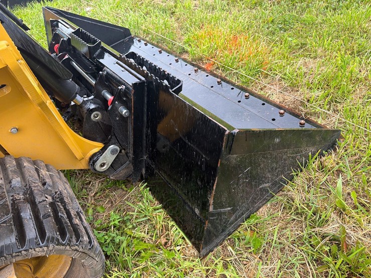 2026-caterpillar-255-image-14