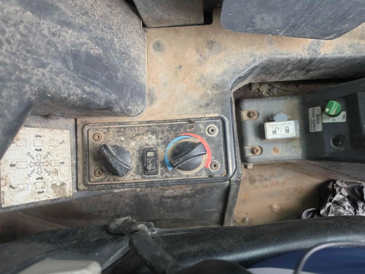 2008-takeuchi-tl8-image-22