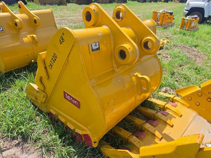caterpillar-320-image-4