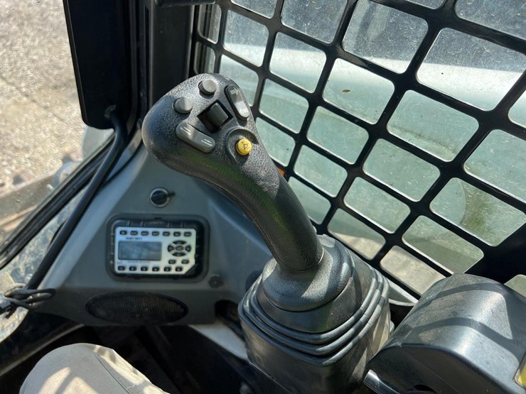 2019-bobcat-t870-image-21