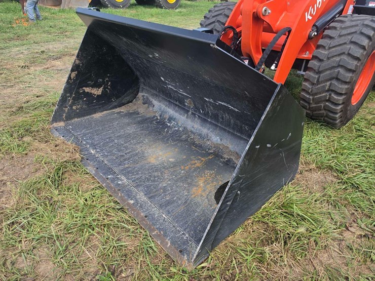 2026-kubota-r640-image-13