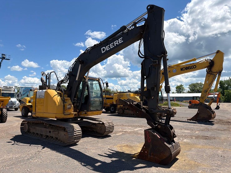 2019-deere-135g-image-4