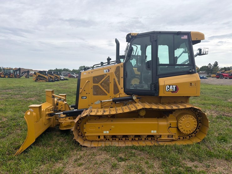 caterpillar-d1-lgp-image-1