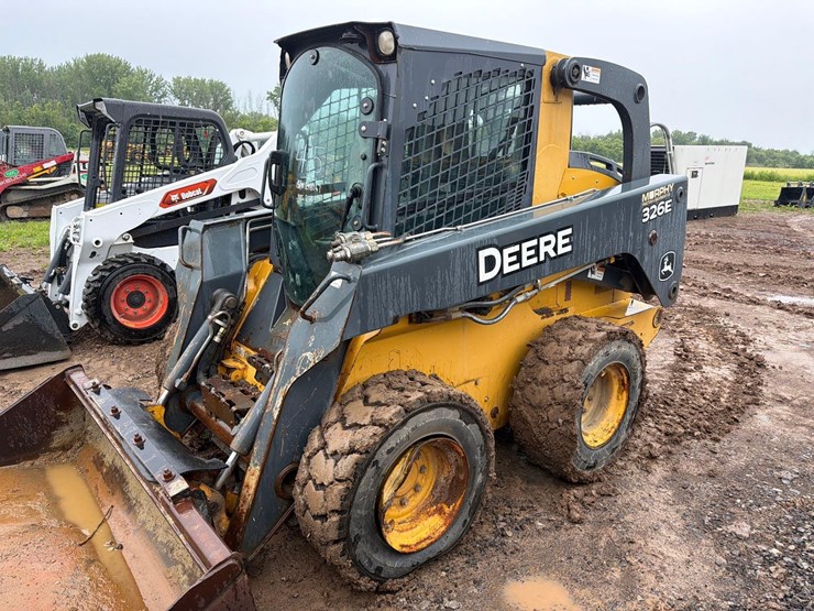 deere-326e-image-2