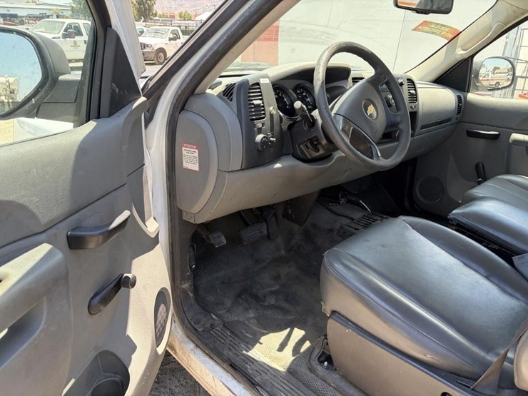 2011-chevrolet-silverado-2500-image-11
