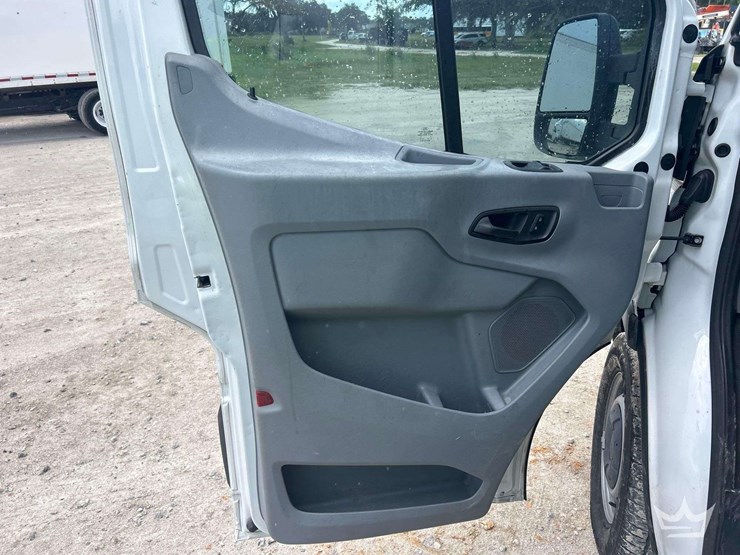 2015-ford-transit-image-13