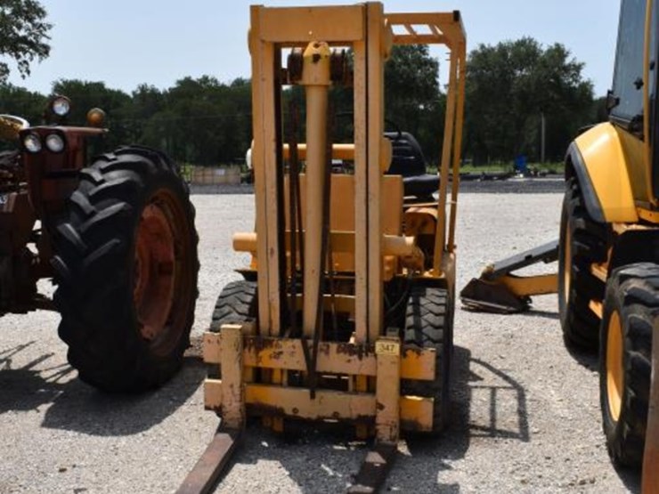 white-forklift-(not-running)-(serial-#-not-found)-(showing-appx-1,745-hours-image-1