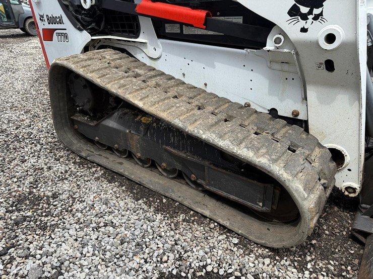 2017-bobcat-t770-image-12
