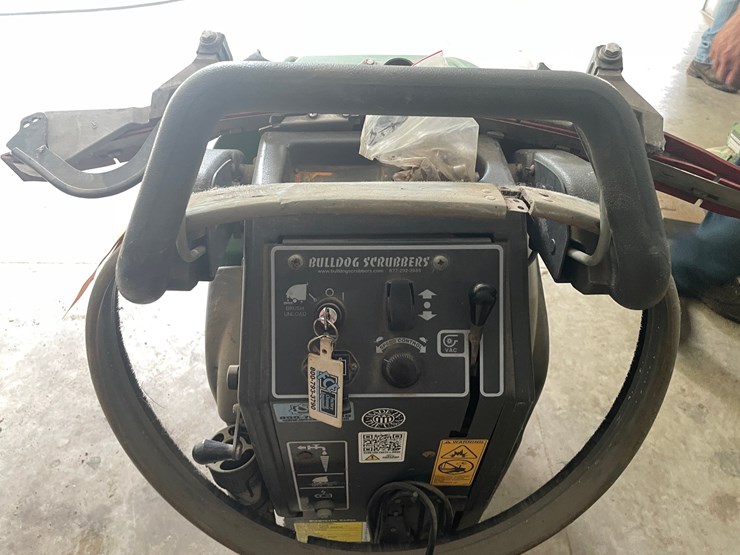 #10716-•-bulldog-wd20-floor-scrubber-image-4