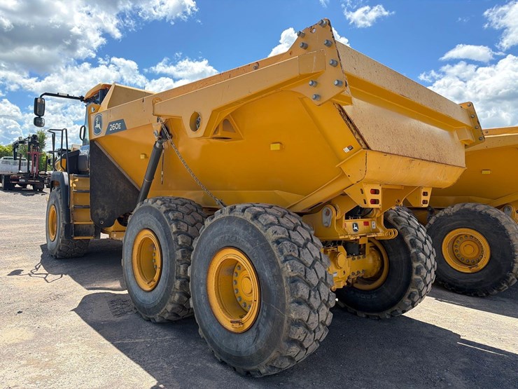 2023-deere-260e-image-5