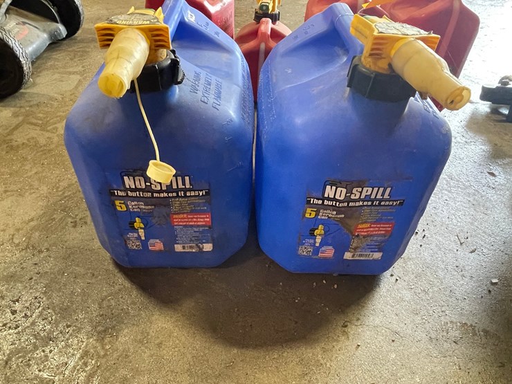 #7929-•-(2)-no-spill-5-gallon-kerosene-cans-image-3