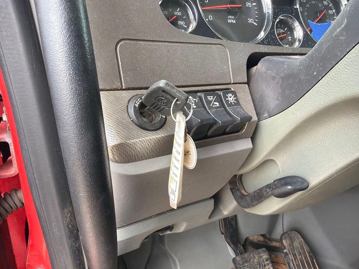 2016-kenworth-t880-image-24