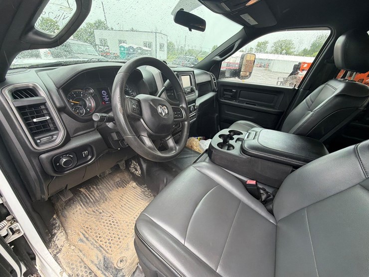 2022-dodge-3500-image-13