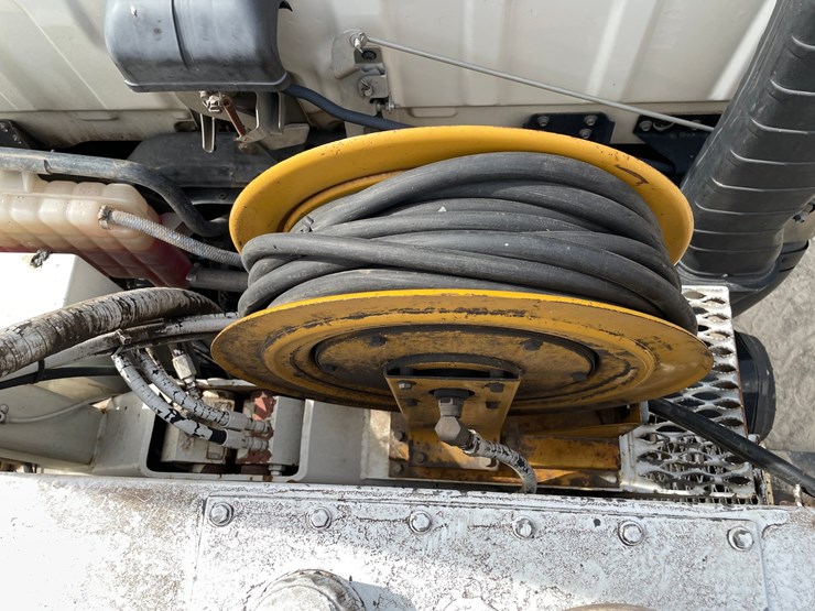 2002-gmc-t8500-image-39