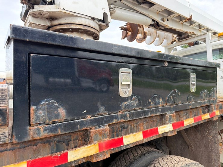 2012-freightliner-m2-digger-derrick truck-vn:hbl2046-awd,-image-17