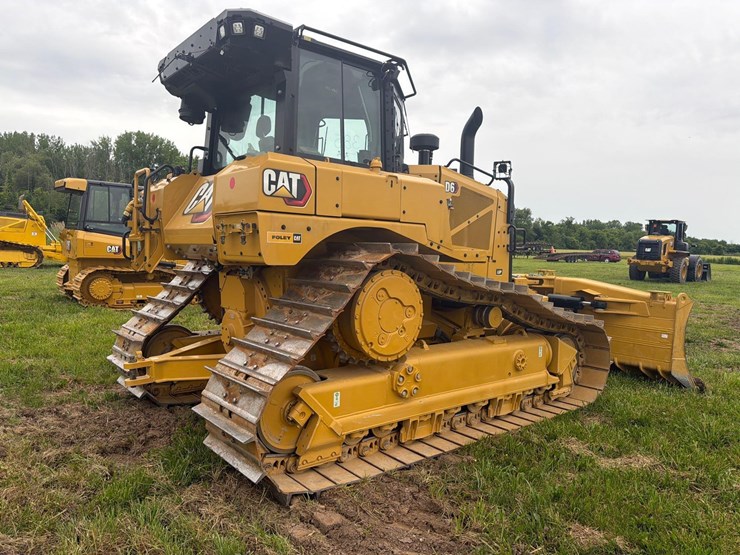 2026-caterpillar-d6-image-6