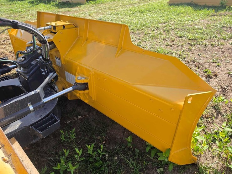2026-deere-450-lgp-image-17