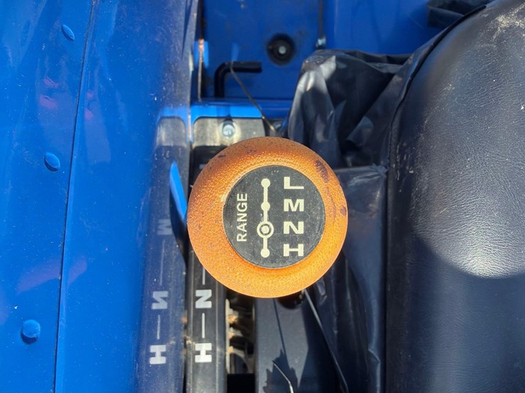 new-holland-workmaster-35-image-16