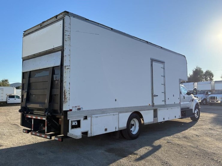 2016-ford-f650-xlt-image-3