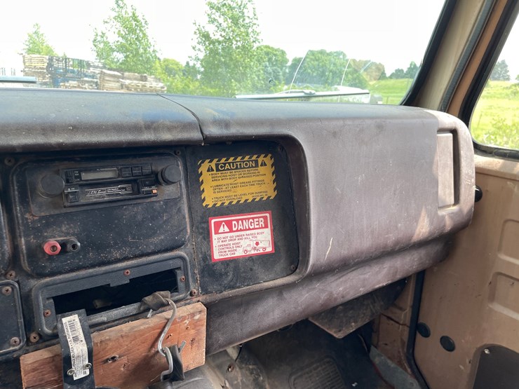 #204-•-1988-international-straight-truck-(has-wi-title)-image-50