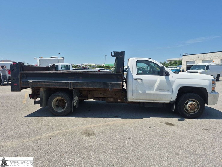 2015-chevrolet-silverado-3500hd-image-4