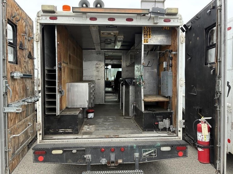 2008-workhorse-w62-image-20