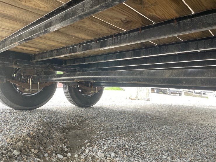#4867-•-2024-loadtrail-tandem-axle-equipment-trailer-(has-wi-title)-image-22