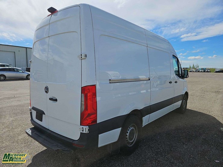 2020-mercedes-benz-sprinter-c240-turbo-diesel-cargo-van-image-4