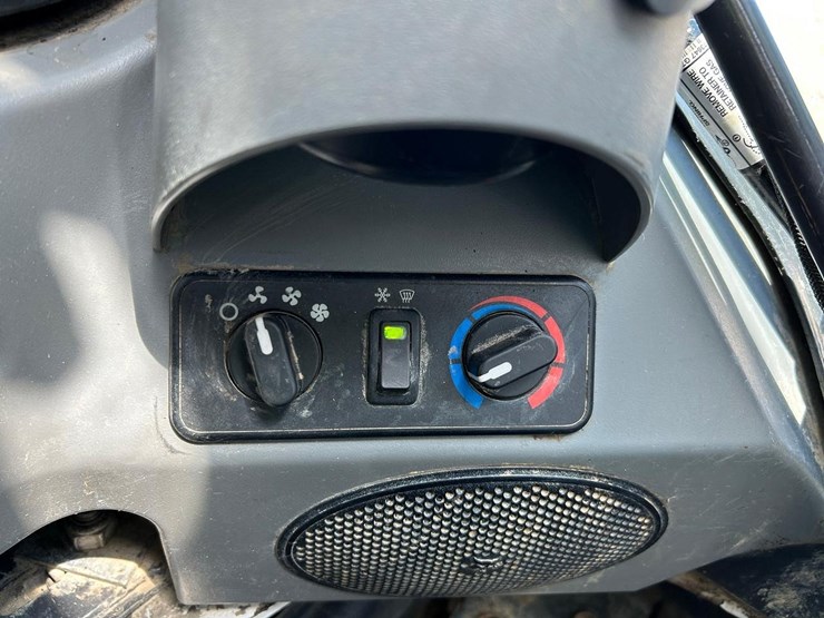 2021-bobcat-t770-image-28