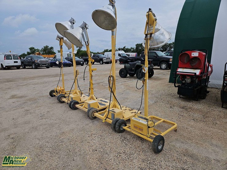 lot-of-5-bulldog-tower-lights-image-2