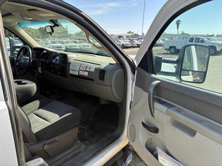 2012-gmc-sierra-2500-image-13