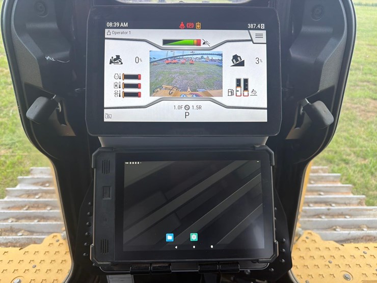 2026-caterpillar-d6-image-27