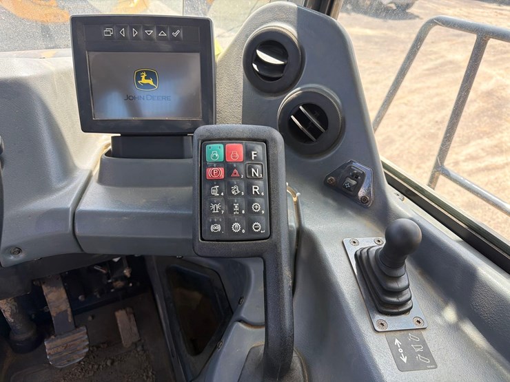 2024-deere-260p-image-14